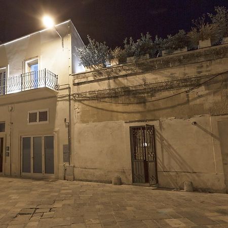 La Loggia Dei Rayno Bed & Breakfast Lecce Bagian luar foto